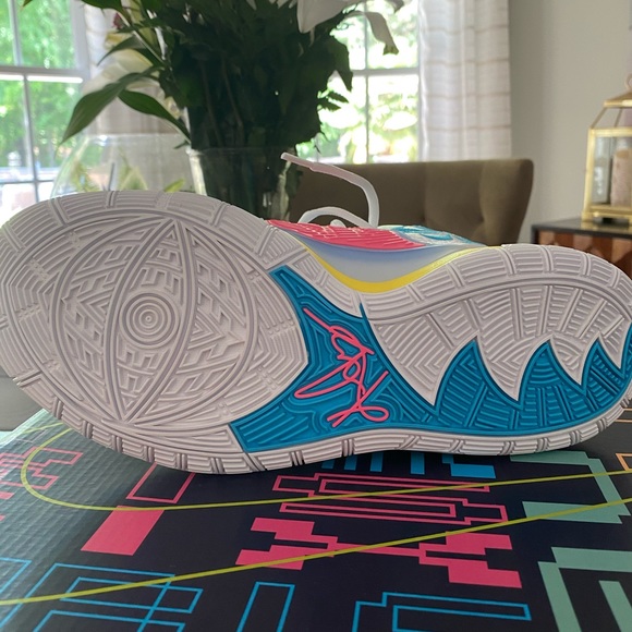 brand new kyrie 6 90s - Picture 4 of 7